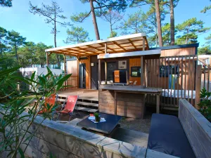 Lodge Premium 6 personnes jacuzzi 5 étoiles dans les Landes au camping Le Vieux Port 