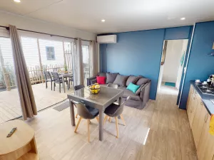 Lodge Premium Dune Jacuzzi 4 personnes au camping 5 étoiles Le Vieux Port avec Resasol pour vos vacances, loisirs et évenements dans le Sud Ouest de la France département Les Landes