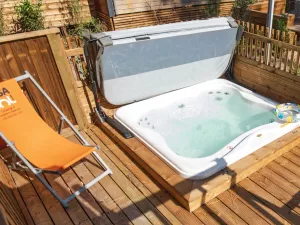 Le jaccuzi pour votre location de vacances en bord de mer dans un camping 5 étoiles dans le Sud Ouest c'est possible avec Resasol