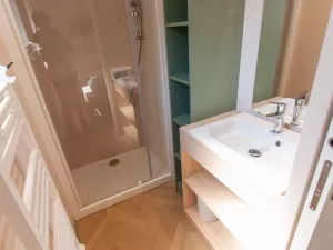 20250710 Chalet Duo Premium Piscine 6-7 personnes (125) Salle de Bain 1 A