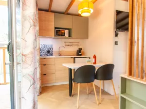 20250710 Chalet Duo Premium Piscine 6-7 personnes (24) Suite Parentale - Cuisine A