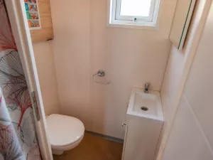 20250710 Chalet Premium Piscine 4-5 personnes (12) WC