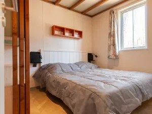 20250710 Chalet Premium Piscine 4-5 personnes (29) Chambre 1