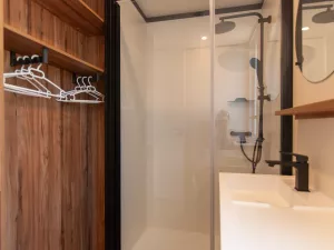 20250710 Lodge Premium dune Jacuzzi 4 pers (7) SDB - Suite Parentale 2