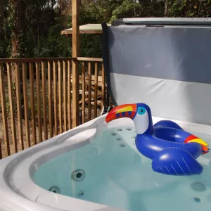 Jacuzzi sur un emplacement VIP 150 