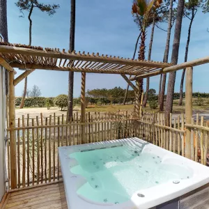 Le jacuzzi d'une location Premium