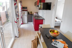 Intérieur suite parentale Cottage Duo Suite Premium jacuzzi 6 personnes dans les Landes au camping Le Vieux Port