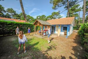 Extérieur Chalet Bois 8 personnes dans les Landes au camping Le Vieux Port