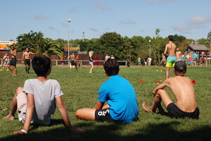 Terrain sportif avec le club ado au camping 5 étoiles le Vieux Port 5 étoiles dans les Landes