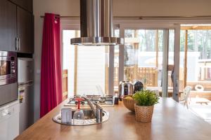 Intérieur suite enfant Cottage Duo Suite Premium jacuzzi 6 personnes dans les Landes au camping Le Vieux Port