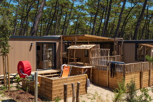 Vue ensemble Cottage Duo Suite Premium jacuzzi 8 personnes dans les Landes au camping Le Vieux Port