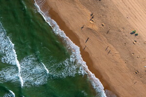 Vagues et plage de Messanges dans les Landes depuis le ciel