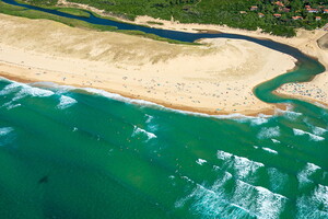 Courant d'Huchet sur la plage de Moliets dans les Landes vue du ciel
