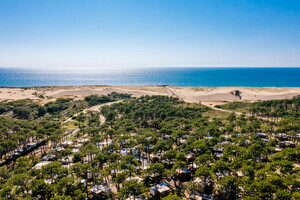 Vue d'ensemble du camping 5 étoiles Le Vieux Port dans les Landes avec sa gamme de petits prix louer un hébergement pas cher en bord de mer