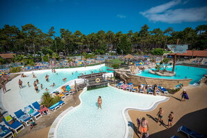 Parc aquatique du camping 5 étoiles Le Vieux Port dans les Landes
