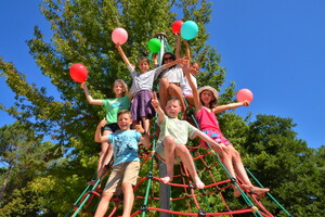  Jeux en exterieur club enfants du camping 5 étoiles le Vieux port dans les Landes