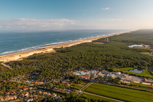 Vue aérienne du camping 5 étoiles le Vieux Port dans les Landes