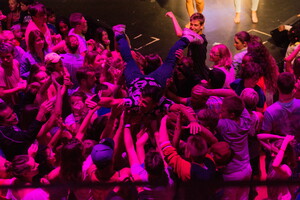 Public salle de spectacle l'aréna du camping le vieux port 5 étoiles dans les landes