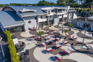 Parvis de l'Aréna du Vieux Port camping 5 étoiles dans les Landes 