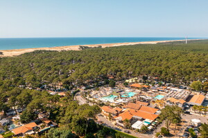 Vue aérienne du camping 5 étoiles le Vieux Port dans les Landes 