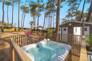 Emplacement VIP 150 jacuzzi camping le Vieux Port 5 étoiles Landes 