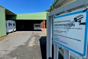 caravane landes sous vidéoprotection pour garder en sécurité le stockage de vos maisons sur roues