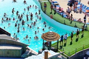 Camping avec piscine à vagues dans les Landes 5-etoiles-vieux-port-landes-parc-aquatique-public (1) danse du midi sport joie partage choregraphie