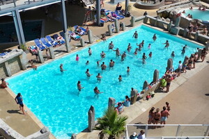 Camping avec piscines chauffées dans les Landes piscine de nage nager quelques longueurs dans un cadre agréable participez à nos séances d’aquafun animées par nos professionnels Bougez en musique et gardez la forme