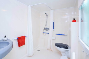 Notre camping avec mobil home accessible PMR (3) avantages personnes à mobilité réduite accessibilité confort autonomie sécurité bien-être économies