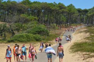 Un hébergement atypique pour votre camping insolite dans les Landes (15) accès direct à la mer avec la plage presque privée