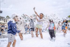 soirée mousse 3 nuits à prix choc court séjour OFFRE SPECIALE 14 JUILLET : Fêtez le 14 juillet au Camping Le Vieux Port ! Profitez d’une offre exclusive : 3 nuits à prix spécial pour un week-end prolongé au bord de l’océan. Vacances, liberté et détente garanties en famille ou entre amis !