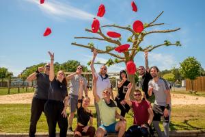 9 PRO EVENTs Événement d'entreprise dans les Landes en bord de mer, groupe de participants profitant du cadre confortable