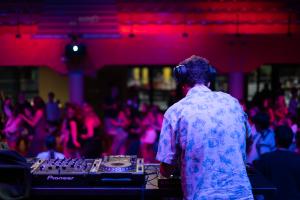 Soirées DJ tous les soirs à l'arena en été