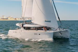 Sortie à la voile en catamaran au large du port de Capbreton