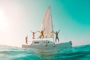 Sortie en mer à la voile, à bord d'un catamaran au large de Capbreton