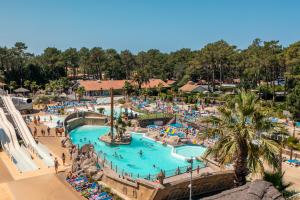 L'espace aquatique du camping Le Vieux Port 5* dans les Landes