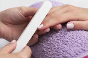 pose vernis ongle french manucure