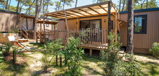 Vue ensemble Lodge Premium 6 personnes dans les Landes au camping Le Vieux Port