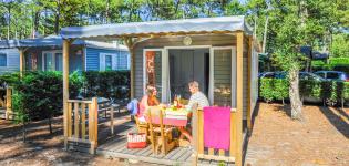 Terrasse Mobil-home Resasol 2/4 personnes dans les Landes au camping Le Vieux Port