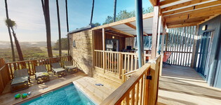 Piscine privée de la terrasse d'un Chalet Premium avec vue sur la dune au camping Le Vieux Port dans les Landes à Messanges