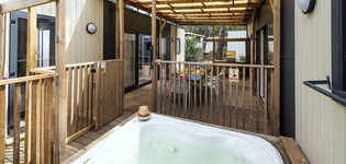 Cottage Premium Jacuzzi 8 pers Breizh Camping 5 étoiles Le Vieux Port dans les Landes