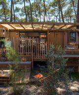 Vue ensemble Lodge Premium 4 personnes avec jacuzzi dans les Landes au camping Le Vieux Port