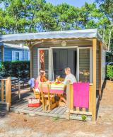 Terrasse Mobil-home Resasol 2/4 personnes dans les Landes au camping Le Vieux Port