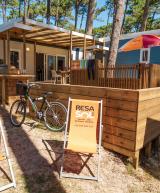 Vue ensemble Cottage Duo Suite Premium jacuzzi 6 personnes dans les Landes au camping Le Vieux Port