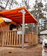 Tente RESASOL 4/5p glamping animaux admis : 21 m² cosy, 2 chambres, cuisine équipée, salle de bains, terrasse couverte.