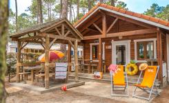 Vue ensemble Chalet Bois 4/5 personnes dans les Landes au camping Le Vieux Port