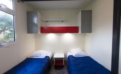 Chambre lits jumeaux Chalet Bois 6 personnes dans les Landes au camping Le Vieux Port