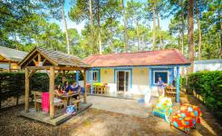Vue extérieure Chalet Bois 6 personnes dans les Landes au camping Le Vieux Port