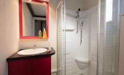 Salle de bains Chalet Bois 6 personnes dans les Landes au camping Le Vieux Port