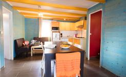 Salon Chalet Bois 6 personnes dans les Landes au camping Le Vieux Port